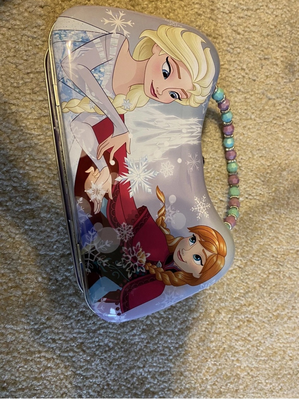 The Tin Box Company / Disney " Frozen " Tin Purse with Beaded Handle